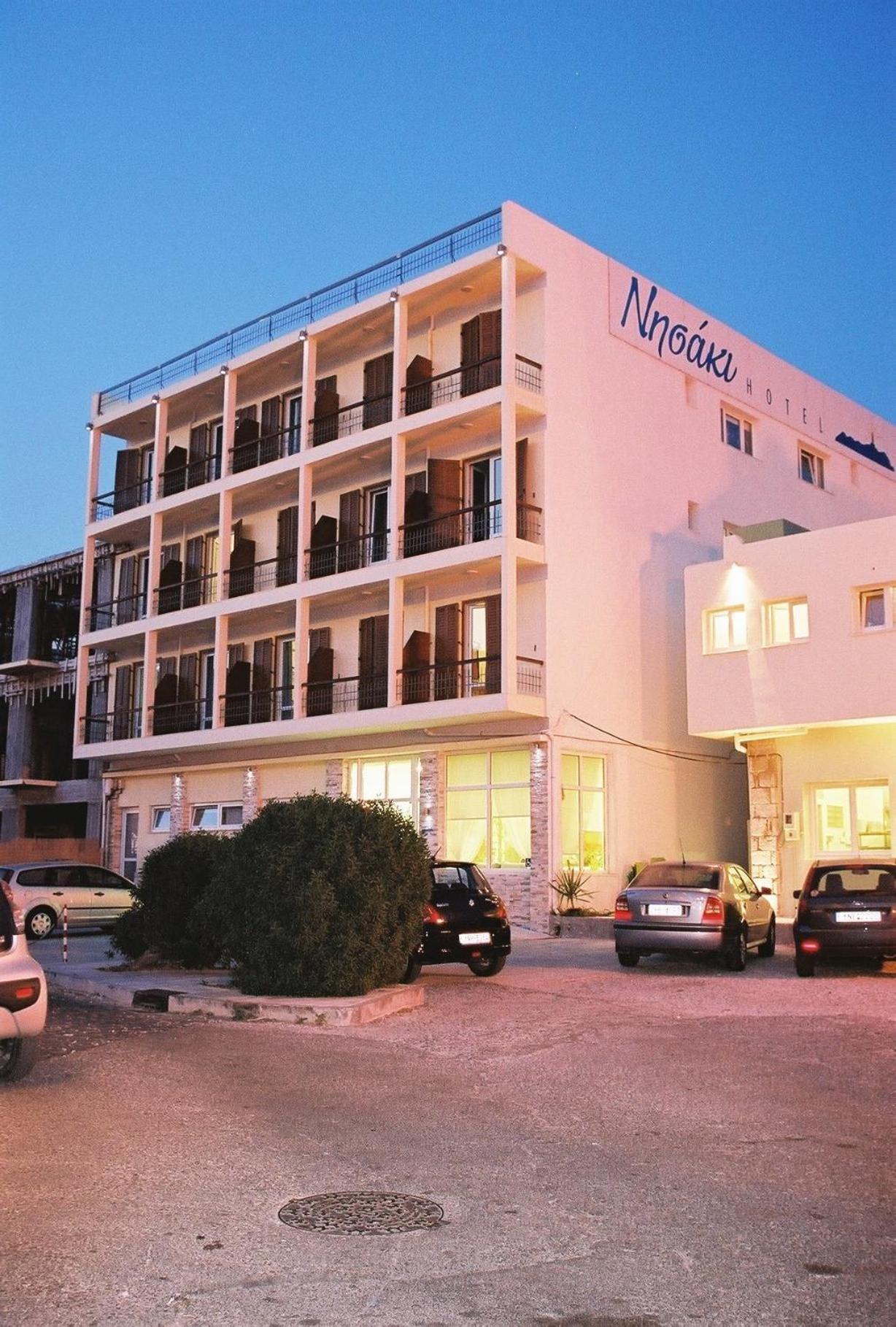 Nisaki Hotel & Elite Suites Ermoúpoli Extérieur photo